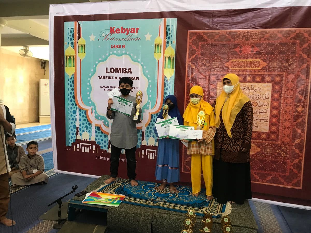 Lomba Kaligrafi Anak